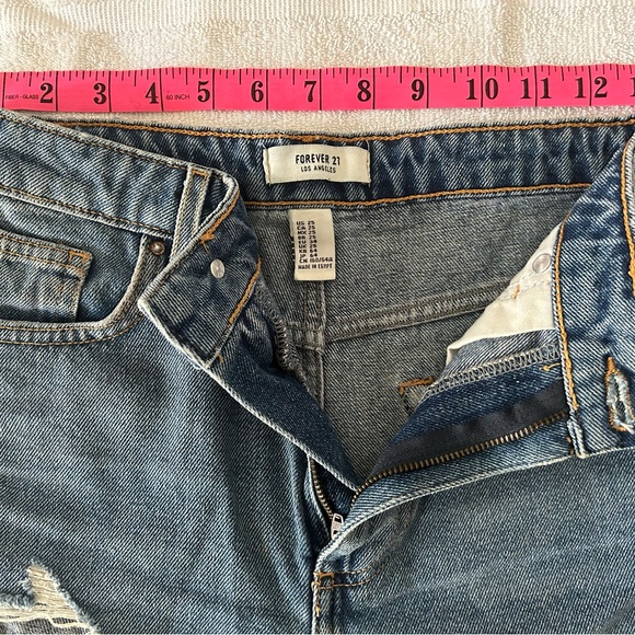 Forever 21 - Distressed Denim Shorts - high rise - Size 25 - Picture 3 of 6